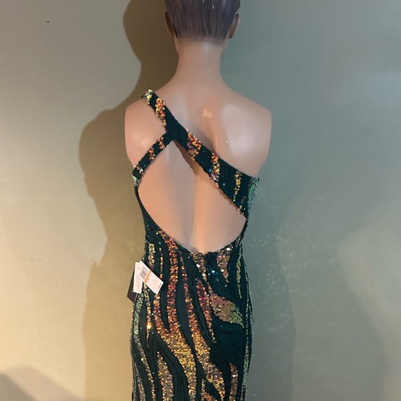 City Studios
Juniors' Sequin One-Shoulder Slit Gown NWT size 3/4 - Picture 9 of 11